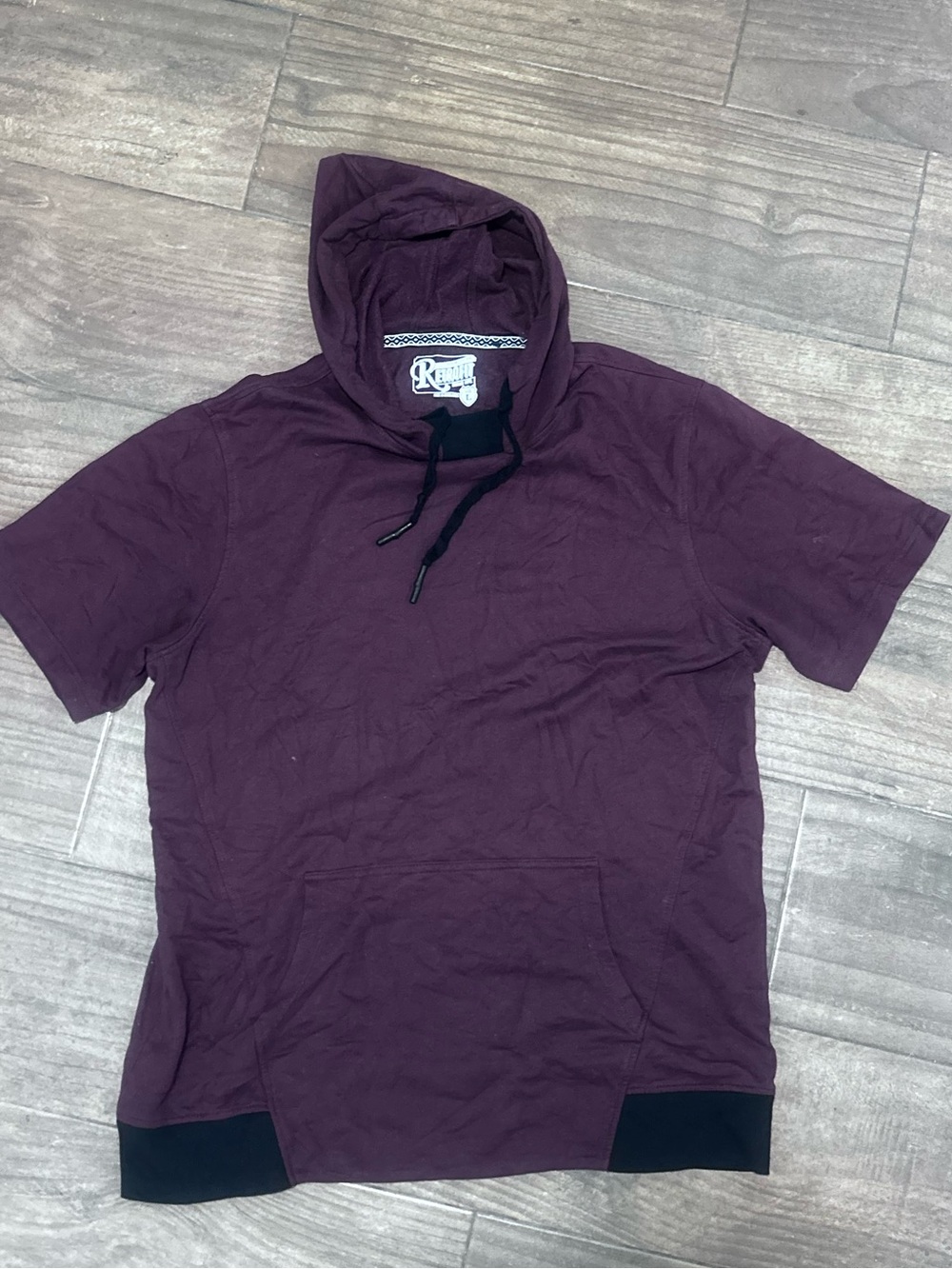 Retrofit Short-Sleeve Hooded Shirt in Maroon with Black Accents